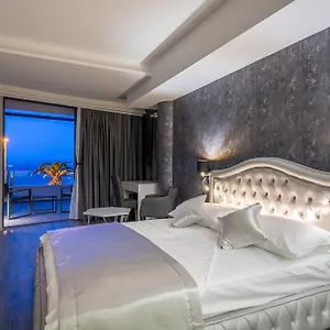 https://luxury-rooms-seven.splithotels.org